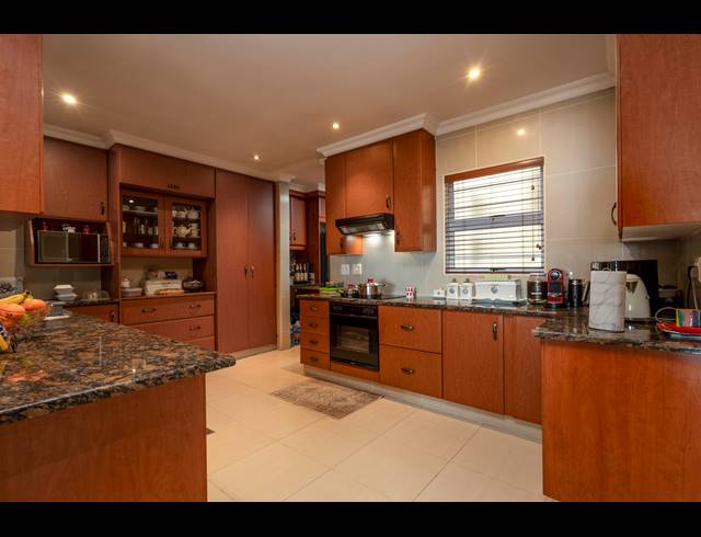 4 BEDROOM APARTMENT FOR SALE IN LA LUCIA